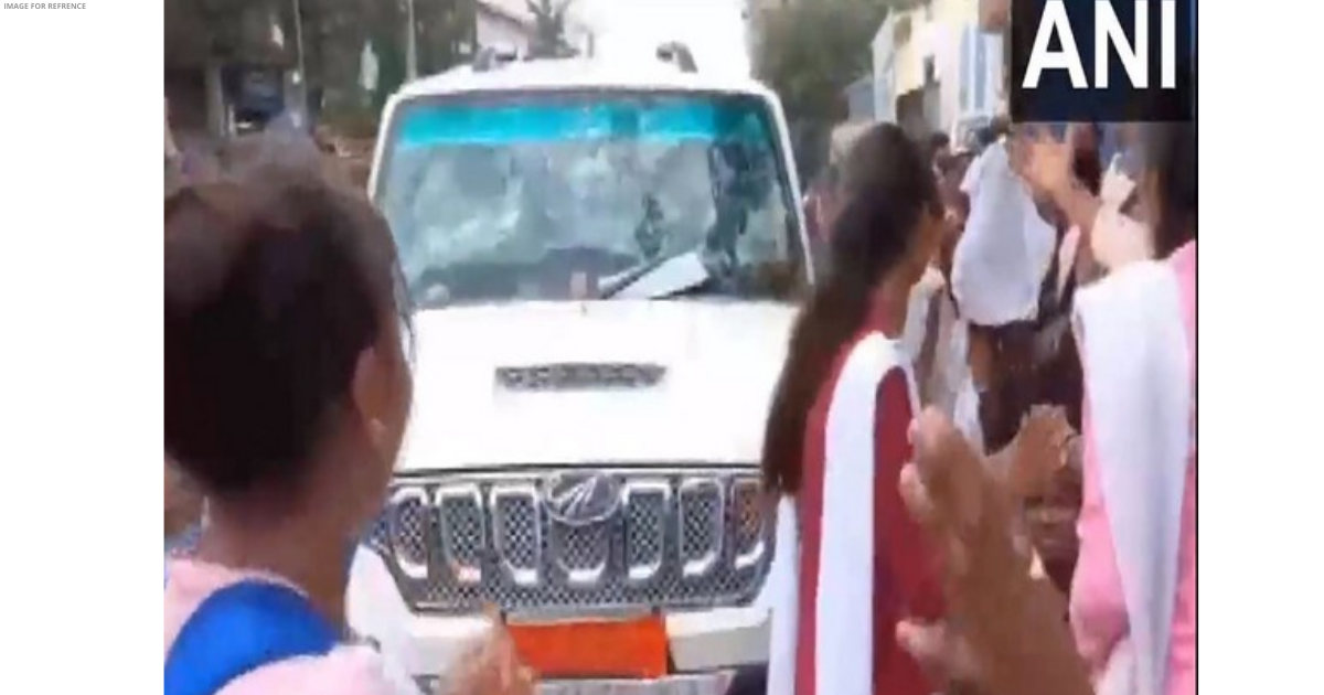 Bihar: Miffed over poor seating arrangements in school, girl students vandalise official’s car
